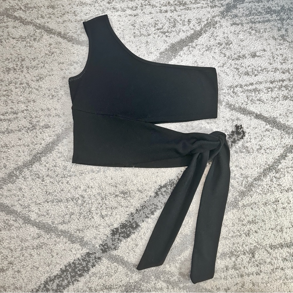 ONE SHOULDER TIE CROP TOP